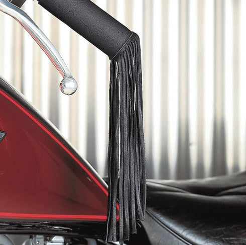 Gehaltene kleine Tasche